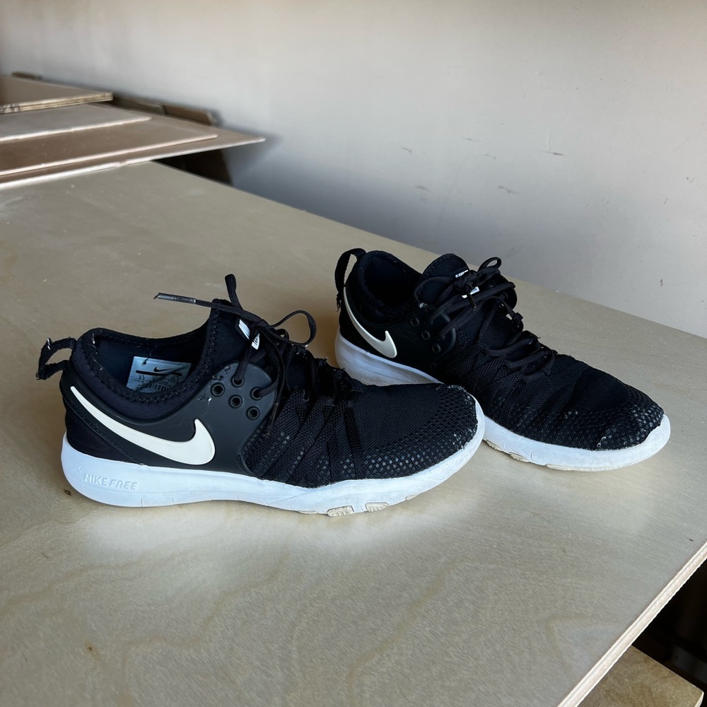 Women's Nike Free TR 7 Lace Up Sneakers
